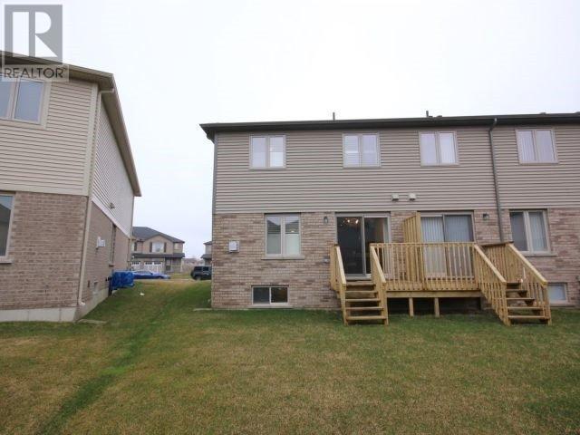 172 Westbank Tr, House attached with 3 bedrooms, 2 bathrooms and 3 parking in Hamilton ON | Image 15