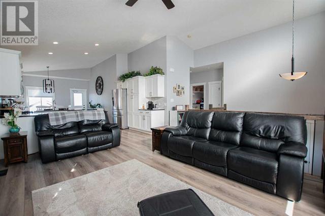 15418 104b Street, House detached with 5 bedrooms, 3 bathrooms and 6 parking in Grande Prairie County No. 1 AB | Image 3