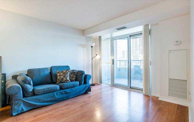 404 - 310 Burnhamthorpe Rd, Condo with 1 bedrooms, 1 bathrooms and 1 parking in Mississauga ON | Image 2