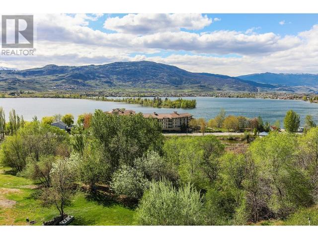 4004 39th Street, House detached with 2 bedrooms, 2 bathrooms and 3 parking in Okanagan Similkameen A BC | Image 3