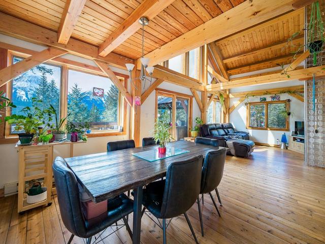 2360 Trans Canada Highway N, House detached with 4 bedrooms, 2 bathrooms and null parking in Columbia Shuswap A BC | Image 4