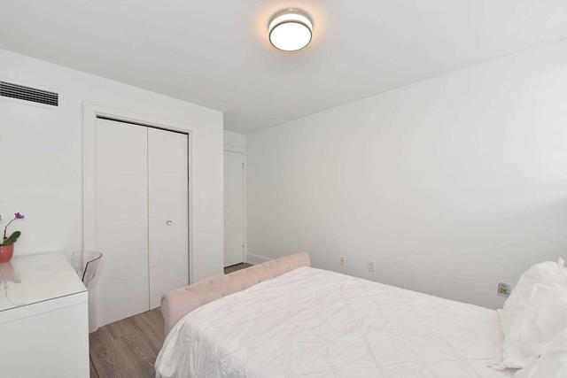 403 - 270 Scarlett Rd, Condo with 3 bedrooms, 2 bathrooms and 1 parking in Toronto ON | Image 15