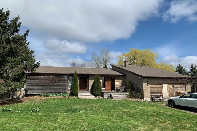 3756 Innisfil Beach Rd, House detached with 2 bedrooms, 4 bathrooms and 13.5 parking in Innisfil ON | Image 1
