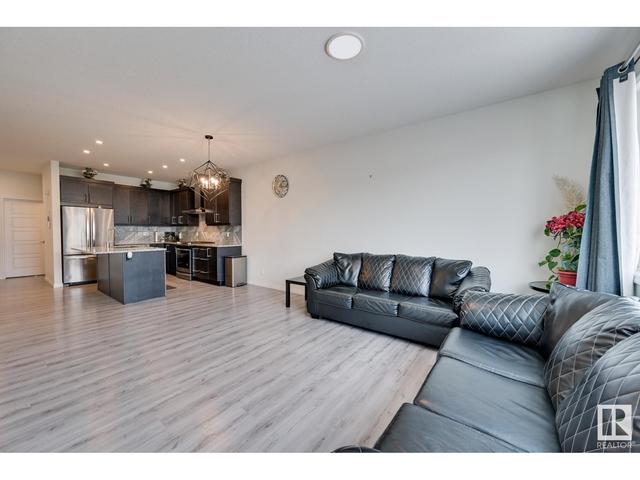 9615 230 St Nw, House detached with 4 bedrooms, 3 bathrooms and null parking in Edmonton AB | Image 3
