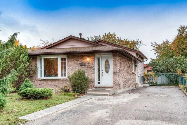 162 Cedarwoods Cres, House detached with 3 bedrooms, 2 bathrooms and 4 parking in Kitchener ON | Image 1