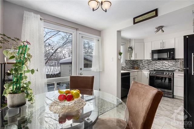 254 Woodfield Drive, Townhouse with 3 bedrooms, 2 bathrooms and 1 parking in Ottawa ON | Image 7