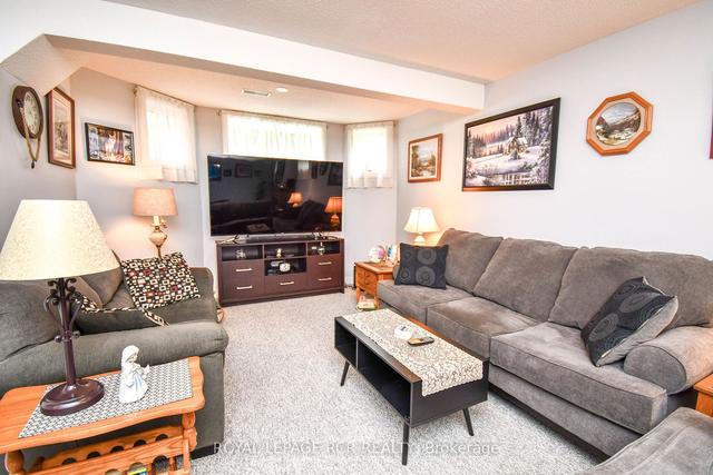 30 Marsellus Dr, House detached with 3 bedrooms, 2 bathrooms and 4 parking in Barrie ON | Image 17