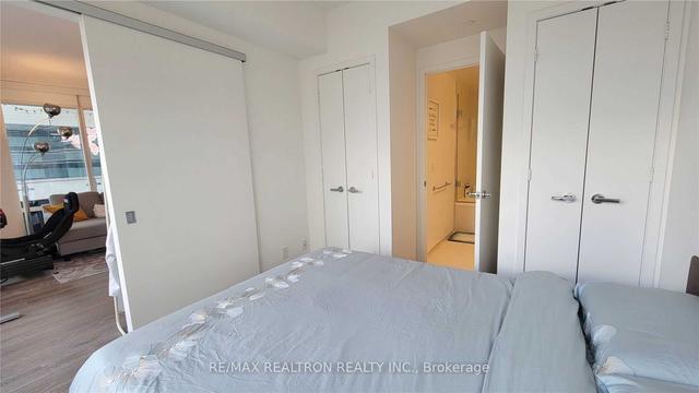 1301 - 1 Bloor St E, Condo with 2 bedrooms, 2 bathrooms and 0 parking in Toronto ON | Image 2
