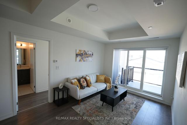 403 - 160 Canon Jackson Dr, Condo with 2 bedrooms, 2 bathrooms and 1 parking in Toronto ON | Image 2