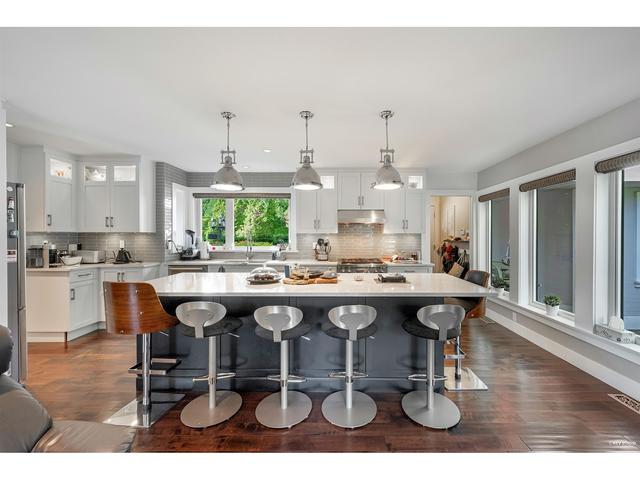 3070 Hillview Court, House detached with 4 bedrooms, 2 bathrooms and 8 parking in Surrey BC | Image 1