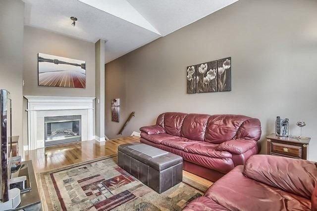 27 Senator Crt, Townhouse with 3 bedrooms, 3 bathrooms and 2 parking in Aurora ON | Image 2