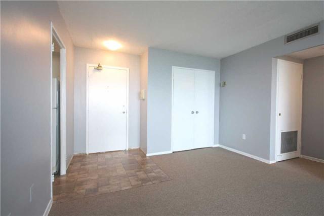 1001 - 44 Longbourne Dr, Condo with 1 bedrooms, 1 bathrooms and 1 parking in Toronto ON | Image 3