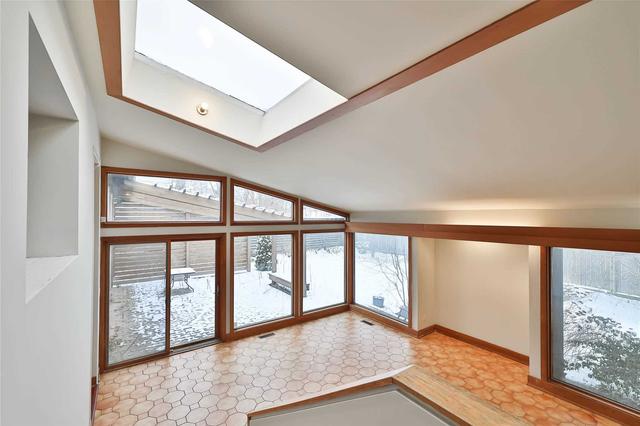 11 Leacroft Cres, House detached with 4 bedrooms, 3 bathrooms and 5 parking in Toronto ON | Image 34