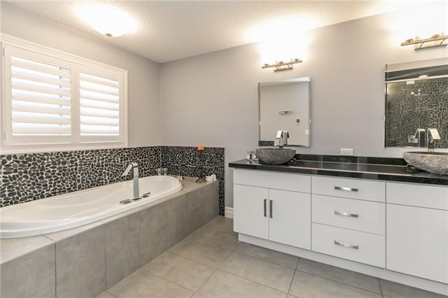 111 Oak Park Dr, House attached with 2 bedrooms, 4 bathrooms and 2 parking in Waterloo ON | Image 14