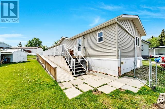236 Aspen Place, Home with 3 bedrooms, 2 bathrooms and 2 parking in Red Deer County AB | Image 1