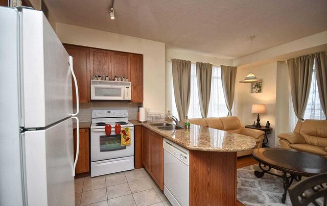 504 - 11121 Yonge St, Condo with 2 bedrooms, 2 bathrooms and 1 parking in Richmond Hill ON | Image 3