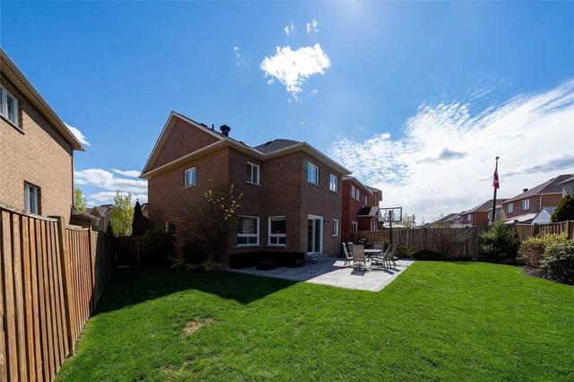27 Kayla Cres, House detached with 3 bedrooms, 4 bathrooms and 5 parking in Vaughan ON | Image 12
