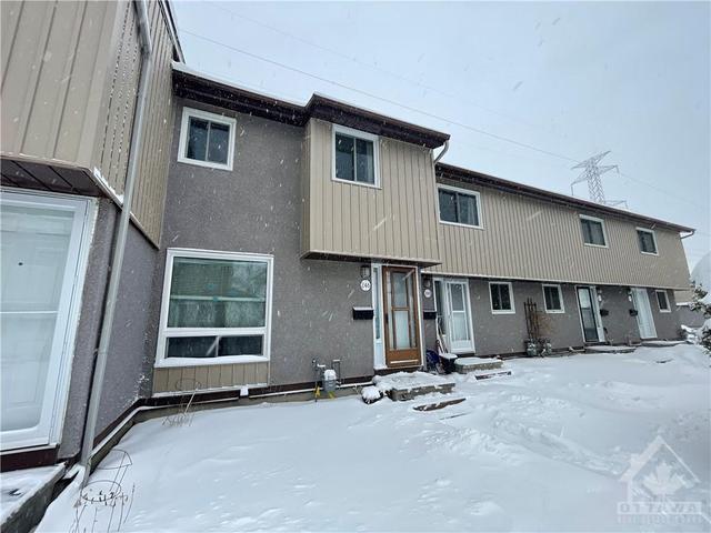 246 Woodfield Drive, Townhouse with 3 bedrooms, 1 bathrooms and 1 parking in Ottawa ON | Image 3