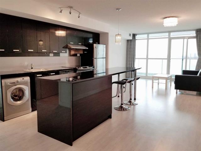 1011 - 29 Singer Crt, Condo with 2 bedrooms, 2 bathrooms and 1 parking in Toronto ON | Image 21