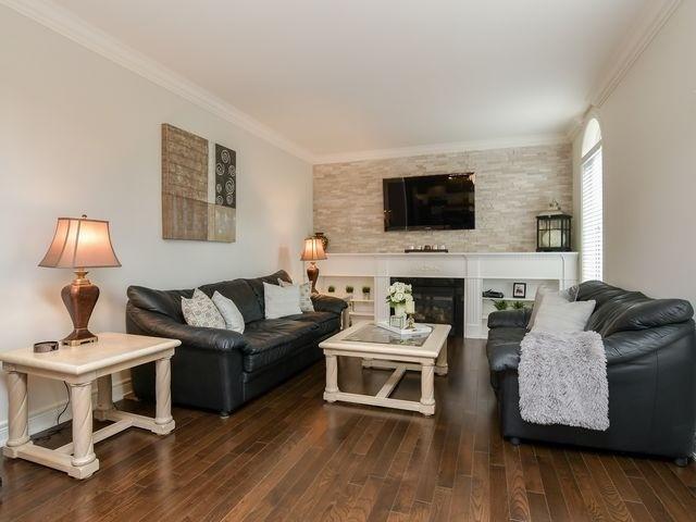 220 Innville Cres, House detached with 4 bedrooms, 5 bathrooms and 6 parking in Oakville ON | Image 3