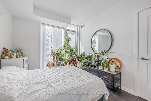 3510 - 7895 Jane St, Condo with 2 bedrooms, 2 bathrooms and 1 parking in Vaughan ON | Image 2