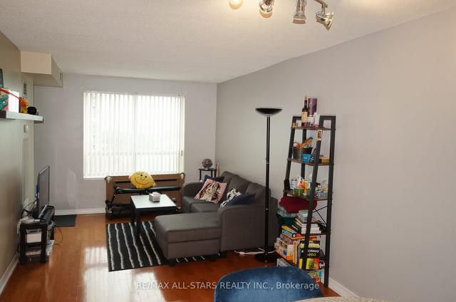 1001 - 11 Oneida Cres, Condo with 1 bedrooms, 1 bathrooms and 1 parking in Richmond Hill ON | Image 3