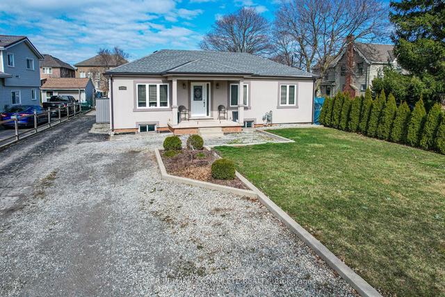 1353 Highway 8, House detached with 2 bedrooms, 1 bathrooms and 10 parking in Hamilton ON | Image 1