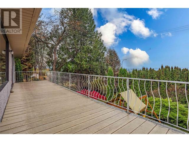 1102 Bentien Road, House detached with 6 bedrooms, 3 bathrooms and 4 parking in Kelowna BC | Image 9