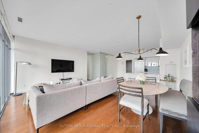 3306 - 33 Charles St E, Condo with 2 bedrooms, 2 bathrooms and 1 parking in Toronto ON | Image 2