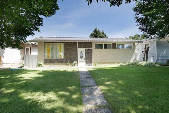 412 4 Street W, House detached with 4 bedrooms, 2 bathrooms and 3 parking in Brooks AB | Image 1