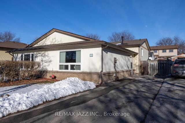 301 Tipperary St, House semidetached with 3 bedrooms, 2 bathrooms and 2 parking in Oshawa ON | Image 1