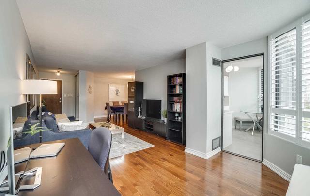 205 - 7440 Bathurst St, Condo with 2 bedrooms, 2 bathrooms and 1 parking in Vaughan ON | Image 2