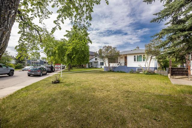 2618 1 Avenue Nw, House detached with 4 bedrooms, 2 bathrooms and 2 parking in Calgary AB | Image 3