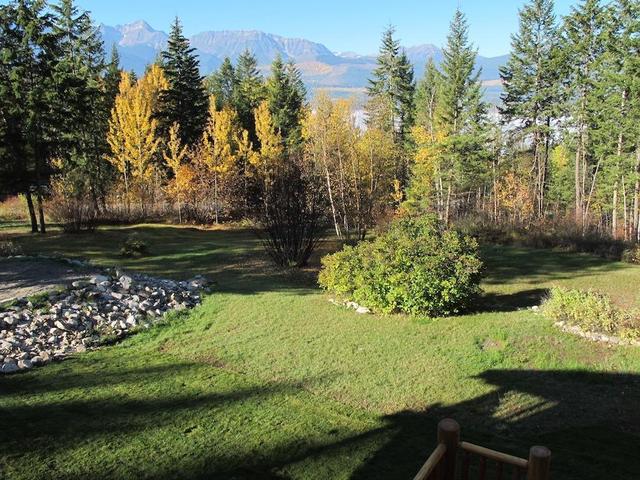 823 Crandall Road, House detached with 3 bedrooms, 2 bathrooms and null parking in Columbia Shuswap A BC | Image 4