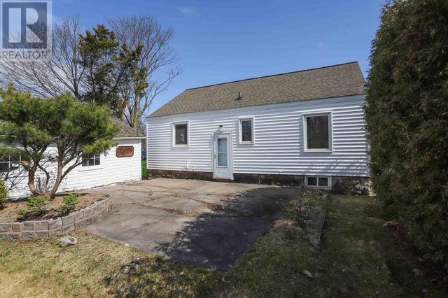183 Upton Rd, House detached with 2 bedrooms, 1 bathrooms and null parking in Sault Ste. Marie ON | Image 7