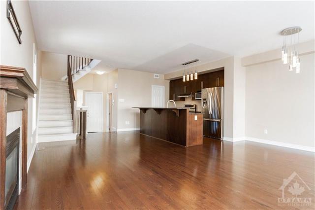 795 Hazelnut Crescent, Townhouse with 3 bedrooms, 3 bathrooms and 2 parking in Ottawa ON | Image 8