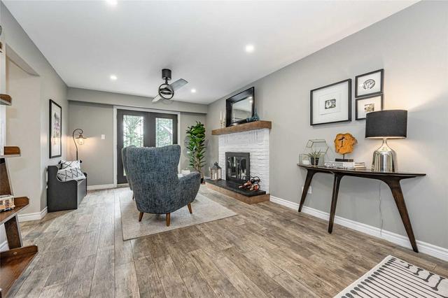32 Shadybrook Cres, House detached with 3 bedrooms, 3 bathrooms and 3 parking in Guelph ON | Image 3