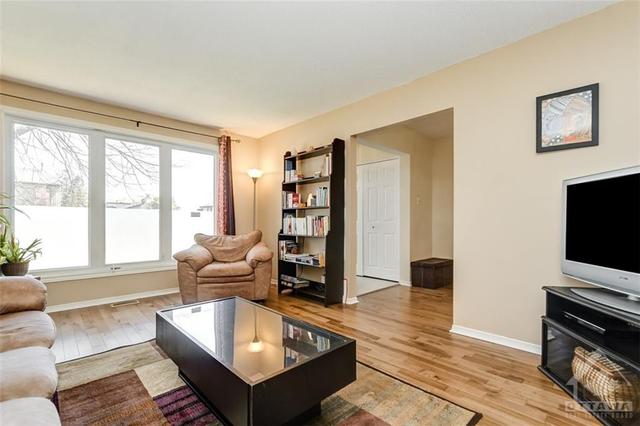 19 - 1900 Marquis Avenue, Townhouse with 3 bedrooms, 3 bathrooms and 1 parking in Ottawa ON | Image 5