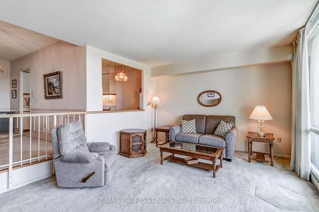 1313 - 250 Scarlett Rd, Condo with 2 bedrooms, 2 bathrooms and 1 parking in Toronto ON | Image 5