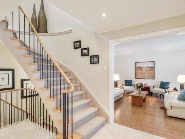 17 Strath Humber Crt, House detached with 4 bedrooms, 4 bathrooms and 4 parking in Toronto ON | Image 3