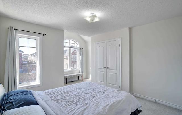 124 Living Cres, House attached with 3 bedrooms, 4 bathrooms and 2 parking in Markham ON | Image 9