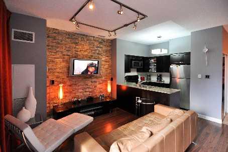 101 - 2772 Keele St, Condo with 2 bedrooms, 1 bathrooms and 1 parking in Toronto ON | Image 3