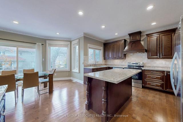 213 Spring Garden Ave, House detached with 5 bedrooms, 6 bathrooms and 6 parking in Toronto ON | Image 2