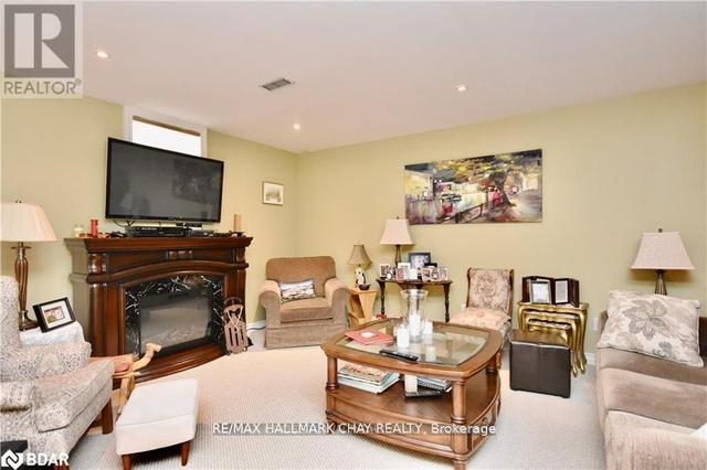 25 Glen Oak Crt, House detached with 2 bedrooms, 3 bathrooms and 9 parking in Barrie ON | Image 24