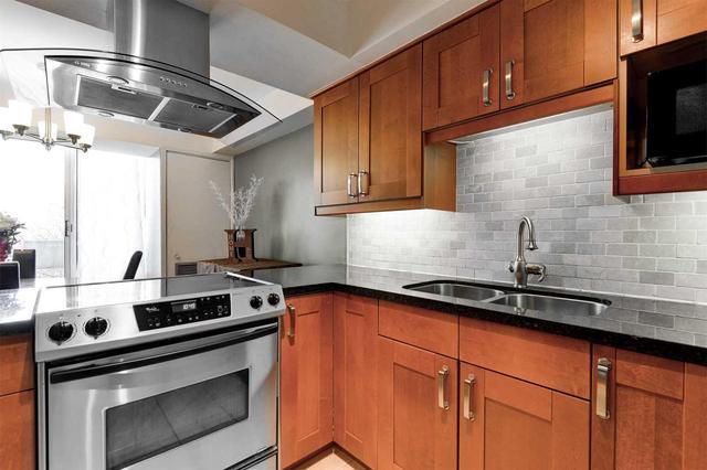 514 - 1300 Marlborough Crt, Condo with 3 bedrooms, 2 bathrooms and 1 parking in Oakville ON | Image 7