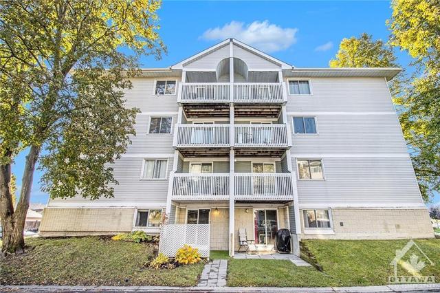 104 - 216 Viewmount Drive, Condo with 3 bedrooms, 1 bathrooms and 1 parking in Ottawa ON | Image 2