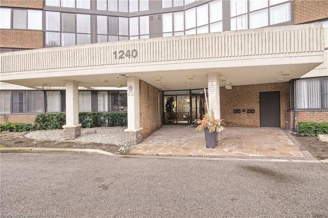 1002 - 1240 Marlborough Court, House attached with 1 bedrooms, 1 bathrooms and 1 parking in Oakville ON | Image 3