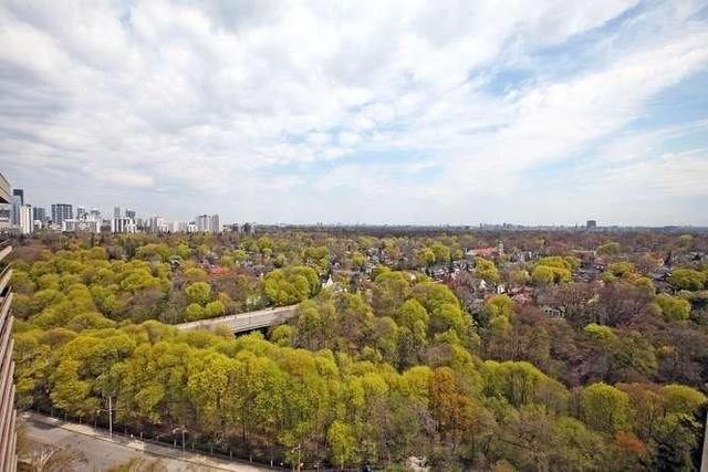 2001 - 10 Avoca Ave, Condo with 2 bedrooms, 2 bathrooms and 1 parking in Toronto ON | Image 15