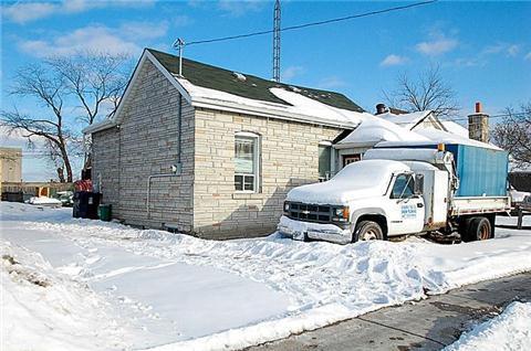 199 Thirtieth St, House detached with 2 bedrooms, 1 bathrooms and 4 parking in Toronto ON | Image 1