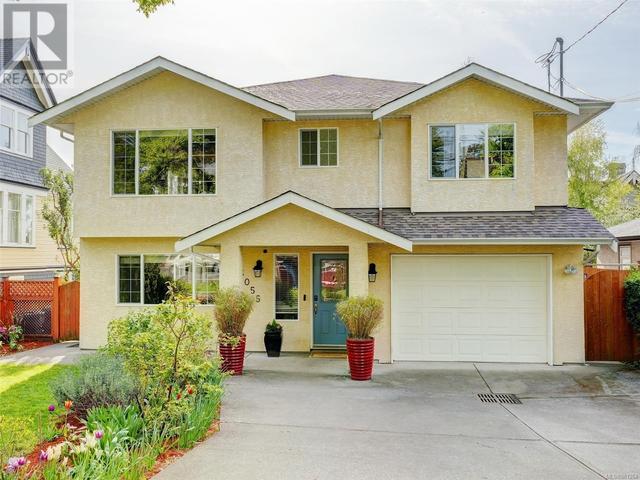 3055 Albany St, House detached with 5 bedrooms, 4 bathrooms and 3 parking in Victoria BC | Image 1